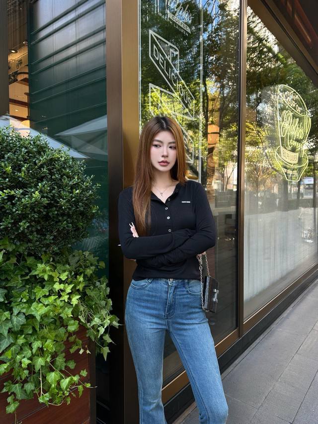 New Arrival Miumiu Miu Miu 25Ss new top is skin-friendly, comfortable, and has