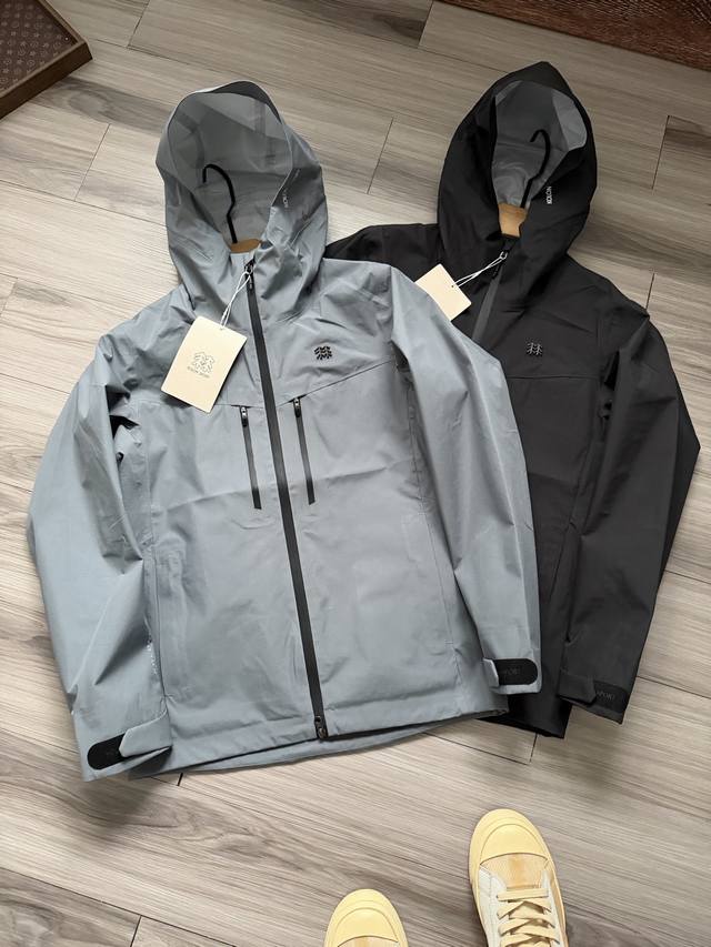 L's metal logo, offset printed, waterproof, laminated, all-weather, outdoor hiki