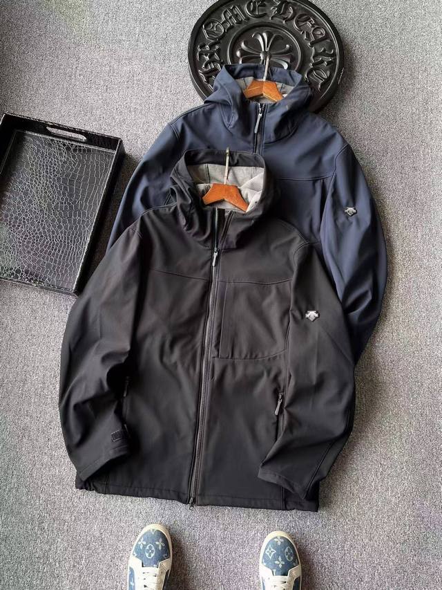 New arrival from the store! Popular item! Descente's new hooded outdoor jacket!