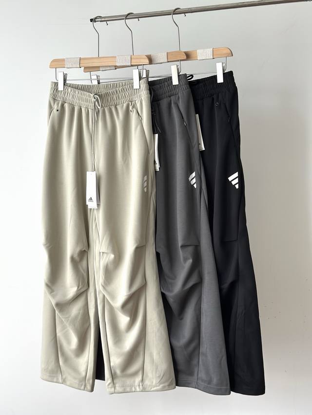 Didi's new autumn scimitar pants are the same style as straight-leg drawstring p