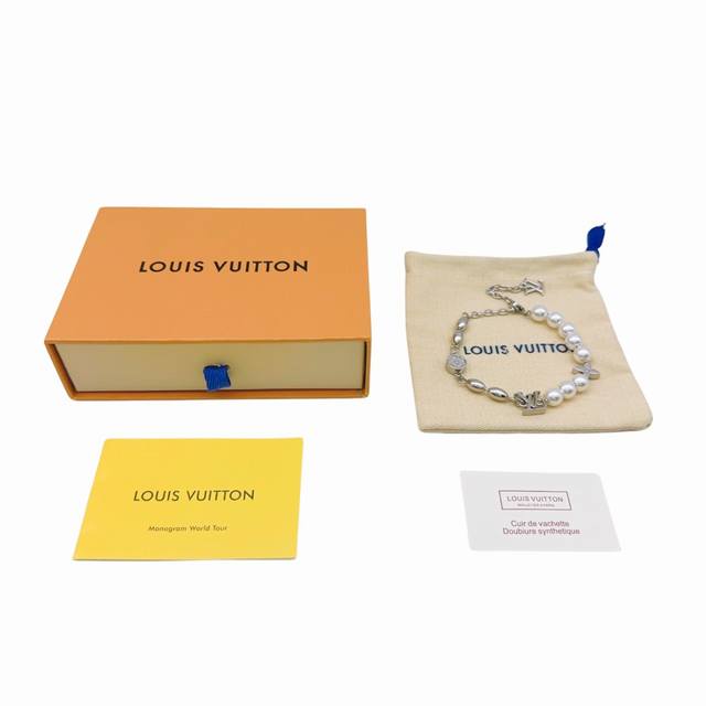 Louis Vuitton Lv monogrammed brass glass bracelet, white for men and women! This