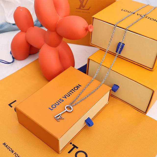 New arrival: Louis Vuitton Lvkey silver key pendant necklace! Lv Key necklace -