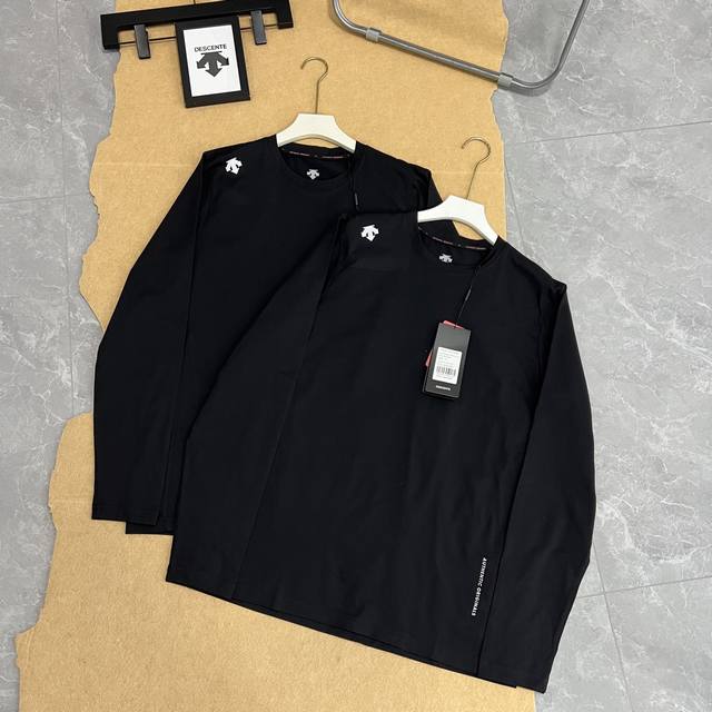 Main picture + details Quality long-sleeved Descente monochrome basic round neck