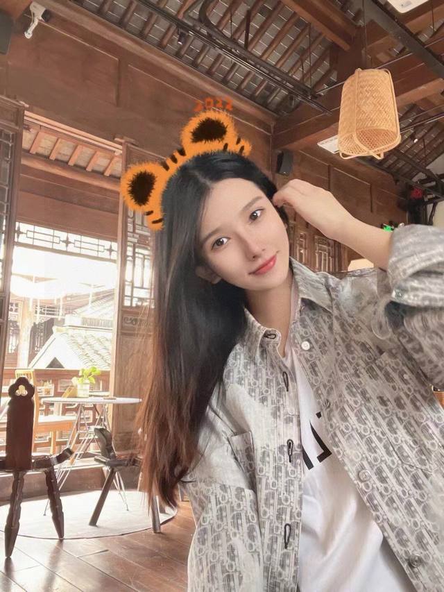 Model image! Dior's autumn limited edition classic monogram jacquard all-over d