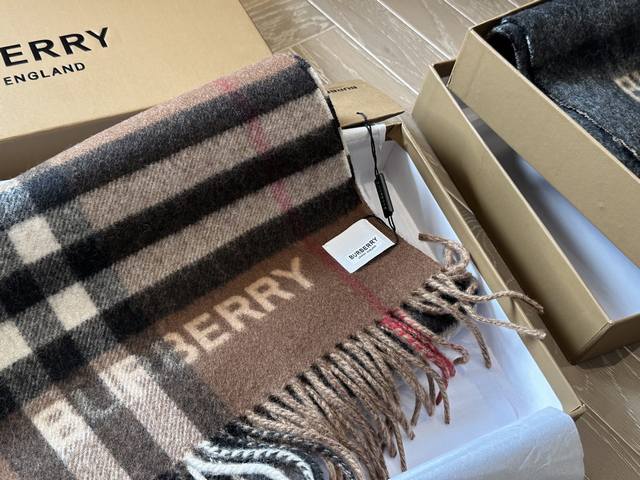 Cashmere scarf with box Size: 180cm*30cm Bur cashmere scarf The most gentle colo