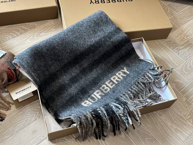 Cashmere scarf with box Size: 180cm*30cm Bur cashmere scarf The most gentle colo