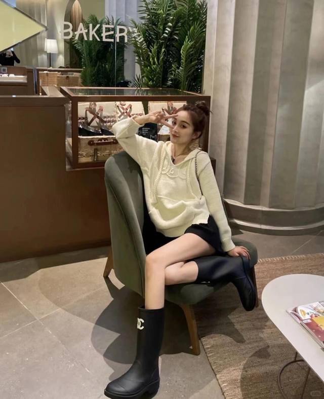 High-end version with hooded floral pattern Celine Celine effortlessly fashionab