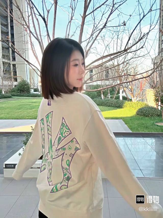Mlb's new cashew floral crewneck sweatshirt features three complete labels, a fo
