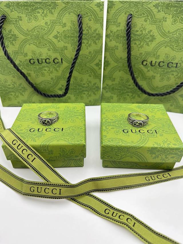 Gucci Double G pattern ring in Thai silver. The ring is engraved with the brand'