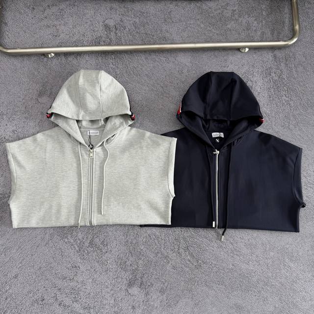 Carefully selected items! Monclr's new men's casual hooded cardigan jacket! Cla