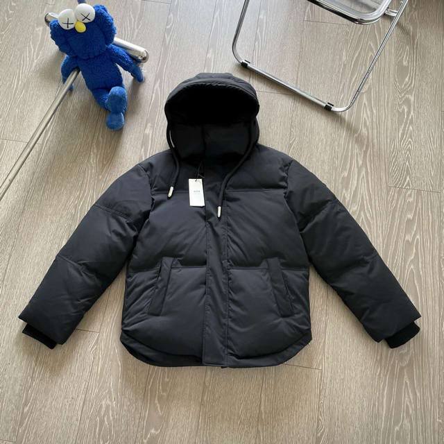 Offering the top version to help the factory clear out stock, not to slash price