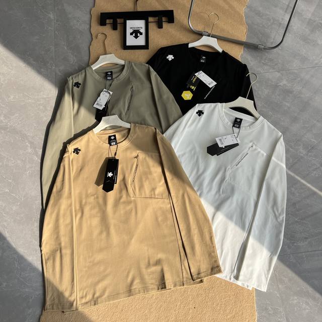 Descente Men's Long-Sleeved T-Shirt Made of textured knit fabric with a smooth,