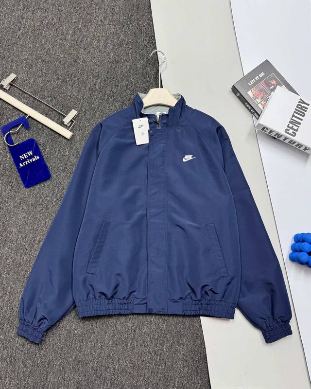 Actual shot of the overall picture Plush Nike Harrington Plush Stand Collar Jack