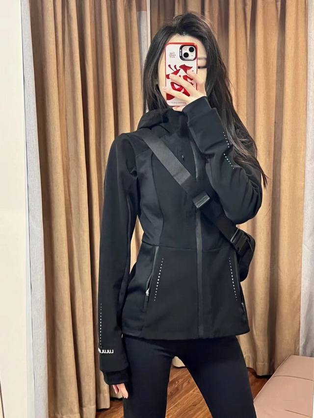 Black model picture Lulu slim-fit fleece jacket Softshell jacket with splicing m