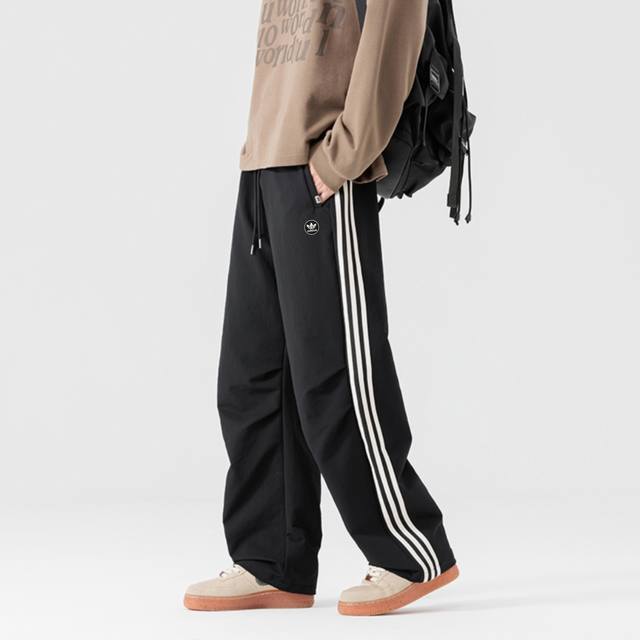 New Arrival! !!! !!! New classic three-bar loose, versatile casual pants from T