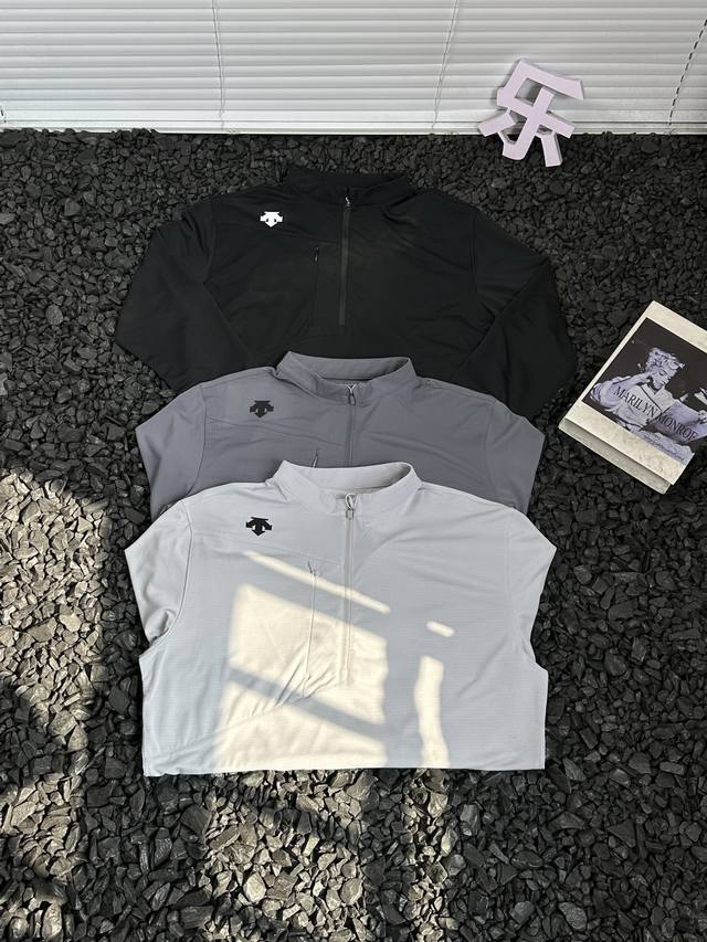 Descente's half-zip, knitted, crew-neck, long-sleeved T-shirt for couples ( ). T