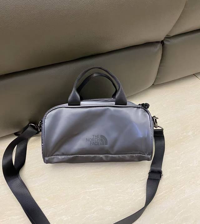 Original series The North Face mini bowling bag is made of nylon twill fabric, s