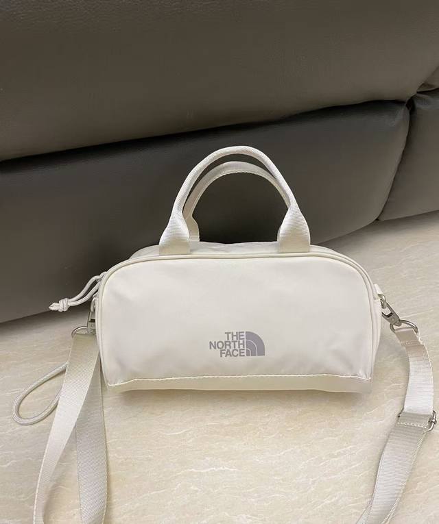 Original series The North Face mini bowling bag is made of nylon twill fabric, s