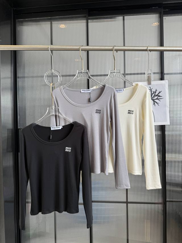 New arrival! Miumiu women's ribbed long-sleeved T-shirt! The texture of the rib
