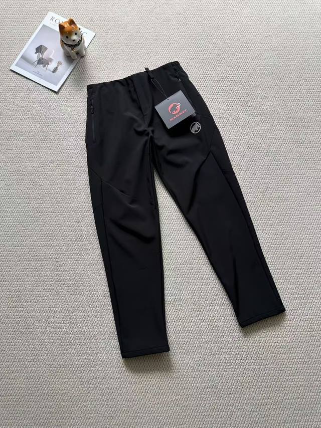 Order number 09252. Mammut's new autumn/winter men's four-way stretch, windproo