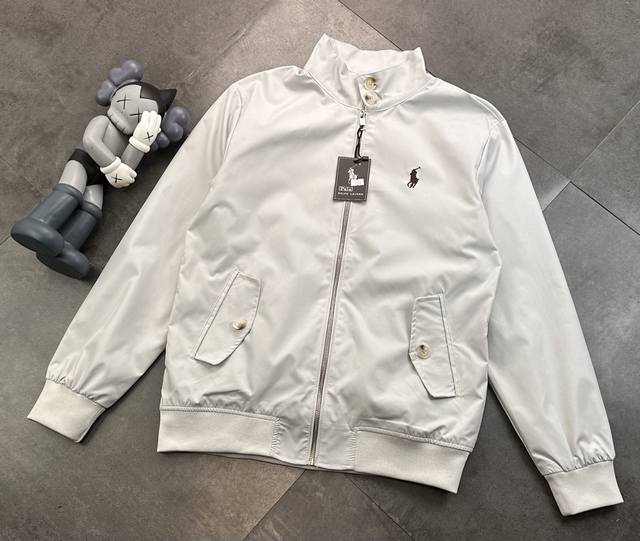 Ralph Lauren's "Old Cadre" zip-up jacket is unisex. Yi Mengling also wears this