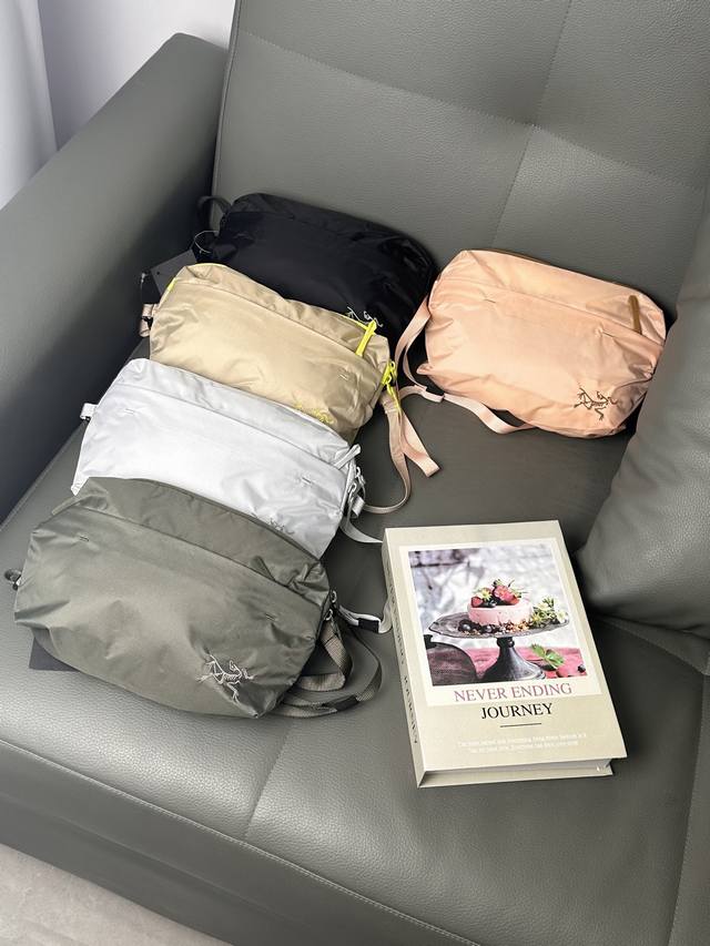 Fashionable Arc'teryx five-color crossbody bag for couples! The first feeling wh