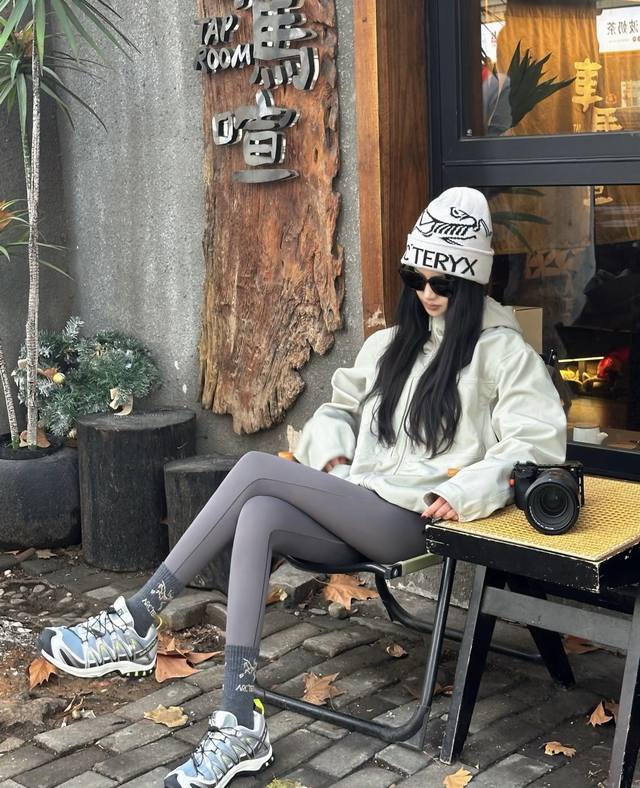 The 2025 Arc'Teryx Solano Hoody is a highly sought-after softshell jacket. The S