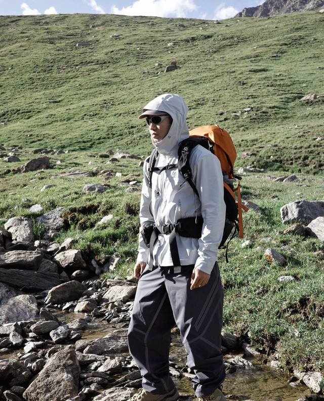 Kailas M8 Hooded Softshell Jacket: Windproof and Waterproof Outdoor Hiking Jacke