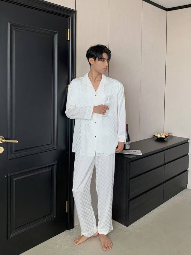 New arrivals from Prada's official website, original high-end men's pajamas, ca