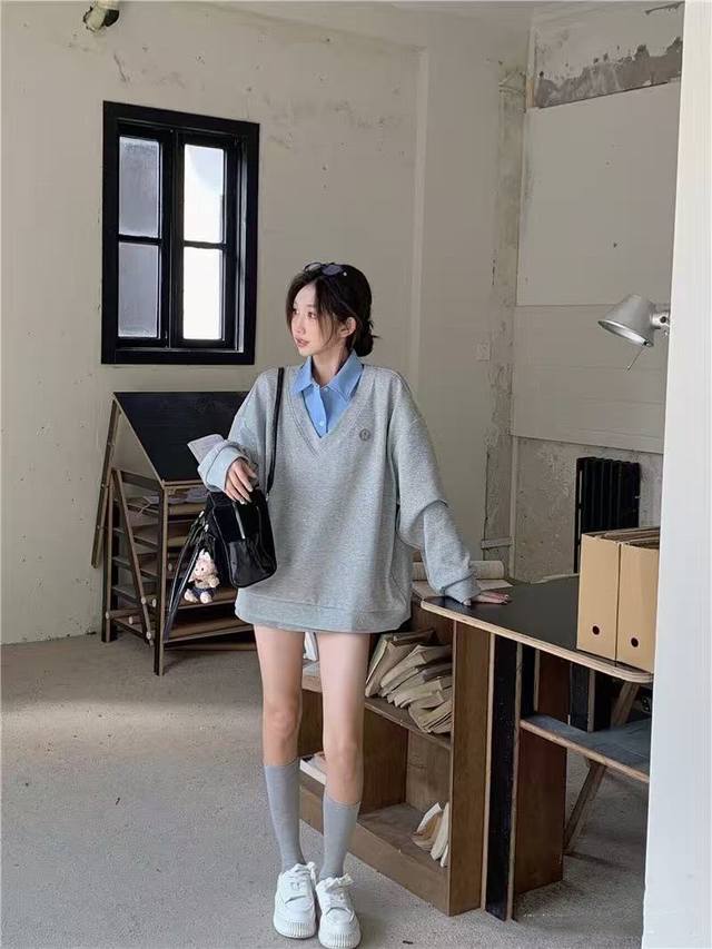 Lululemon Help! Lululemon's Japan-exclusive sweatshirt embodies the preppy vibe!