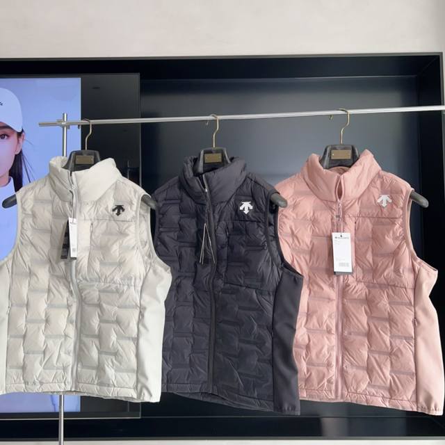 Filled with 90% white duck down. New fall/winter item: Descentegolf's lightweig