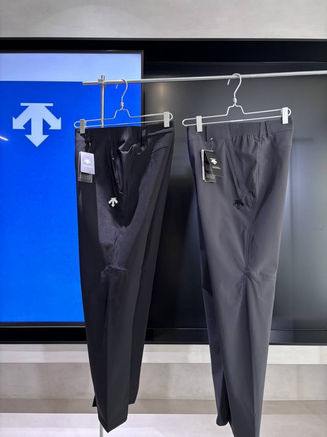 Top-grade, taped-in pants. 25 Autumn/Winter Descente premium edition, lightweigh