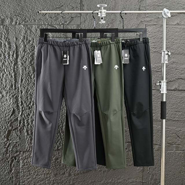 Dst Descente elastic-waist sports casual trousers. These pants are designed with