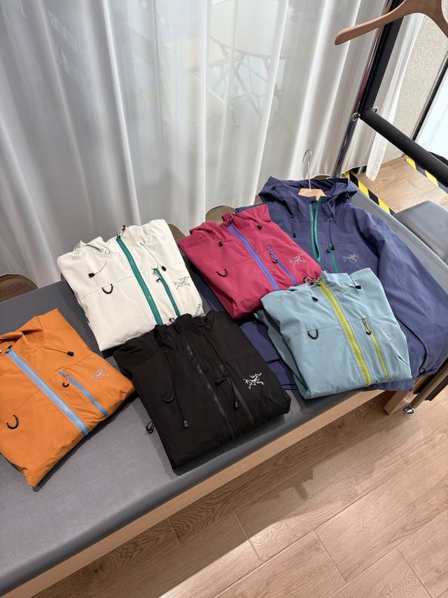 Arc'teryx Single-Drawer. The perfect fusion of outdoor and fashion! Colors: Bla