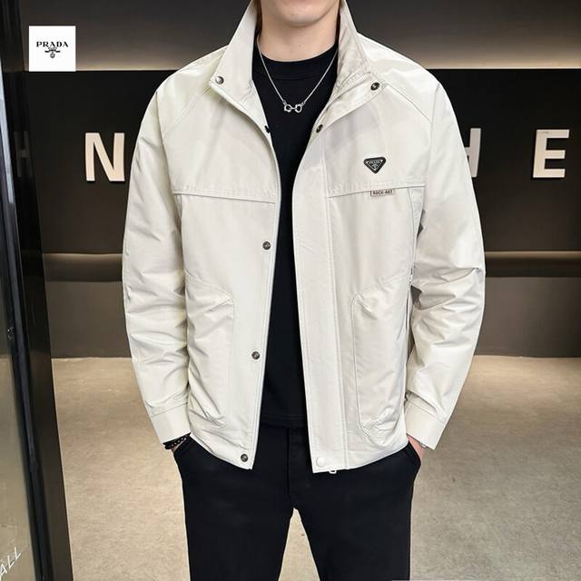 Prada's new, trendy, three-color workwear jacket from the overseas edition of t