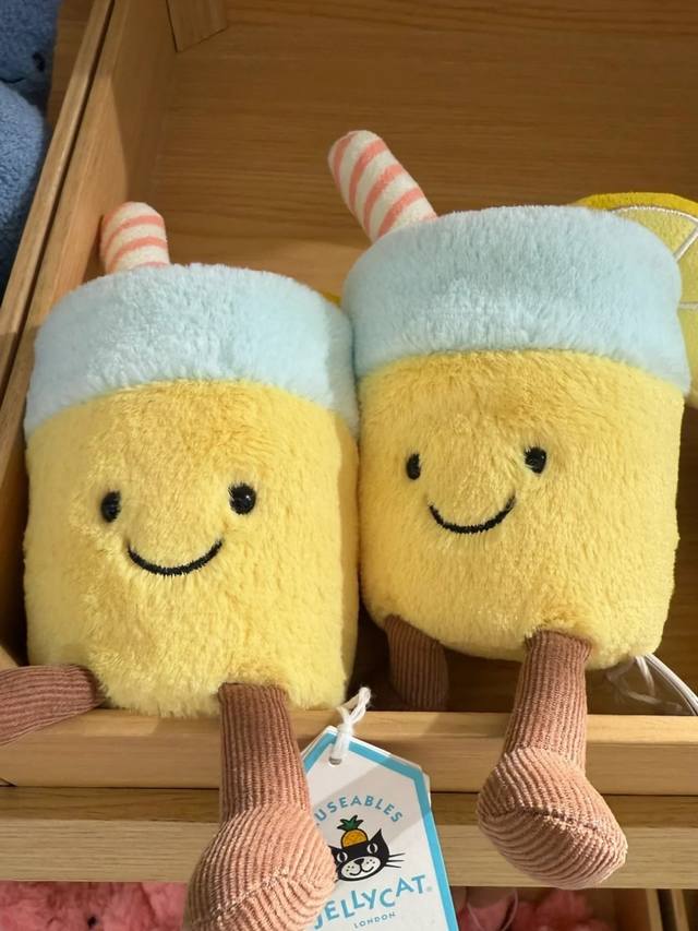 Jellycat lemon doll, this time in the shape of bubbling lemon soda! The round bo
