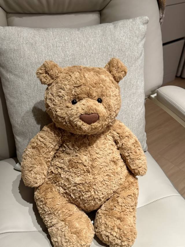 Jellycat56cm Large Barcelo Bear A chubby, loving bear. With its fluffy brown fur