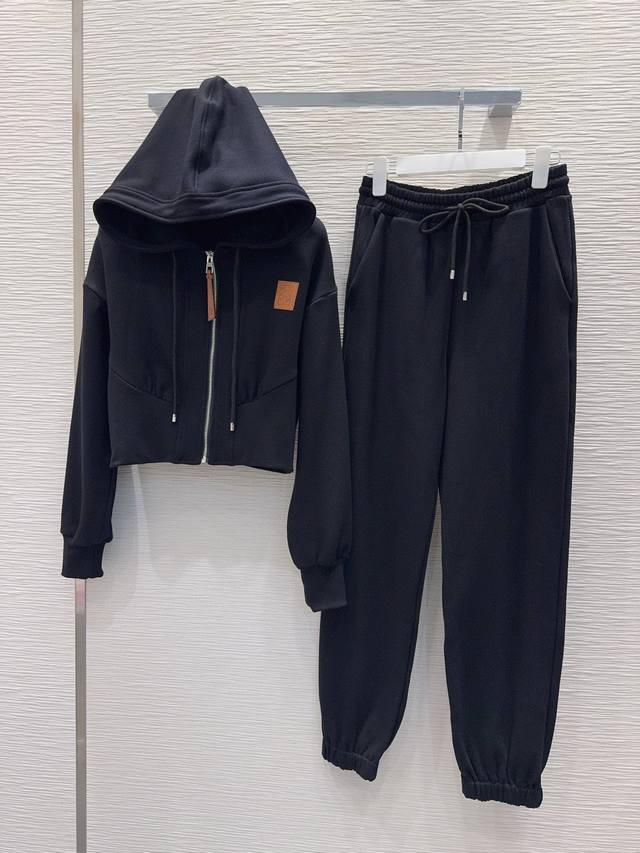 DetailsLoewe* casual suits are versatile and suitable for everyone. Simple, high