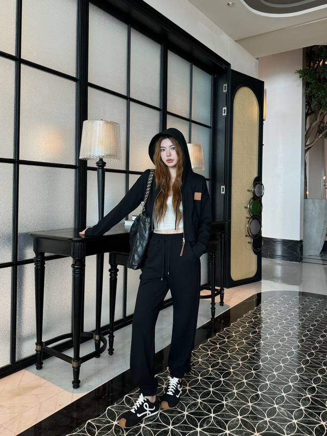 Loewe* casual suits are versatile and suitable for everyone. Simple, high-end, d