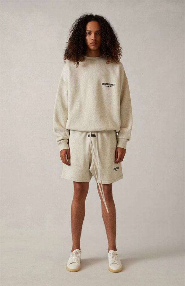 : "Perfect Replica of the Fog Fear Of God Double-Line Essentials Crewneck Sweats