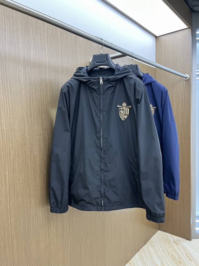 New arrival: Dg 2540, a new spring men's hooded jacket. Made from premium, brea