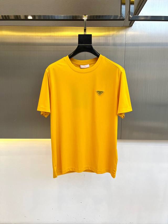 Prada, sea island cotton short-sleeved round neck T-shirt. Classic logo, the clo