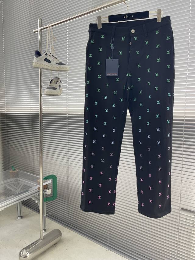 Pants and Tops - Donkey Brand's new 25Ss skate jeans are crafted from washed de