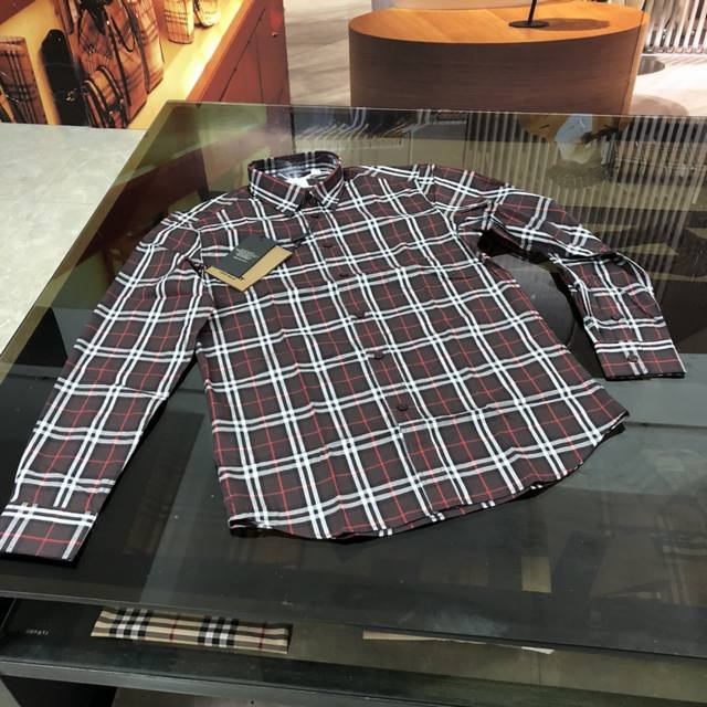 B men's classic small checkered shirt. Exquisite details and soft, comfortable c