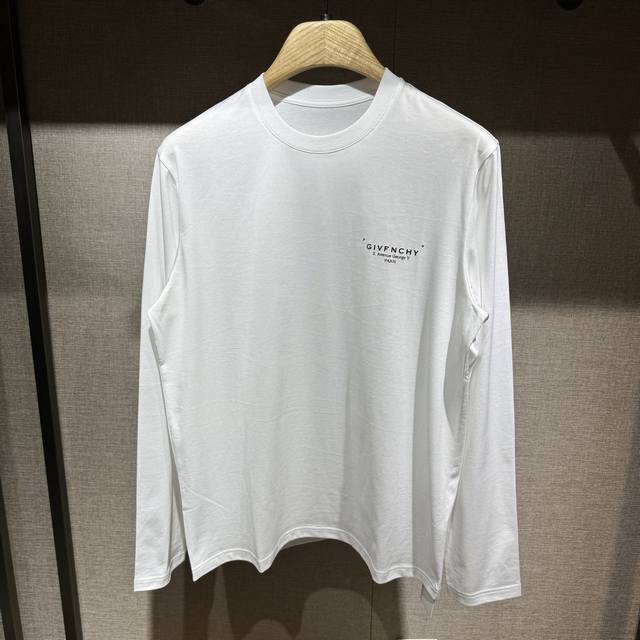 : a long-sleeved cotton T-shirt with GV logo details. The custom-woven fabric is