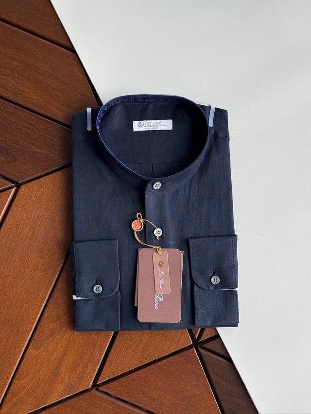 Navy blue, close-up! An epic linen shirt, an exclusive Lp creation, featuring a