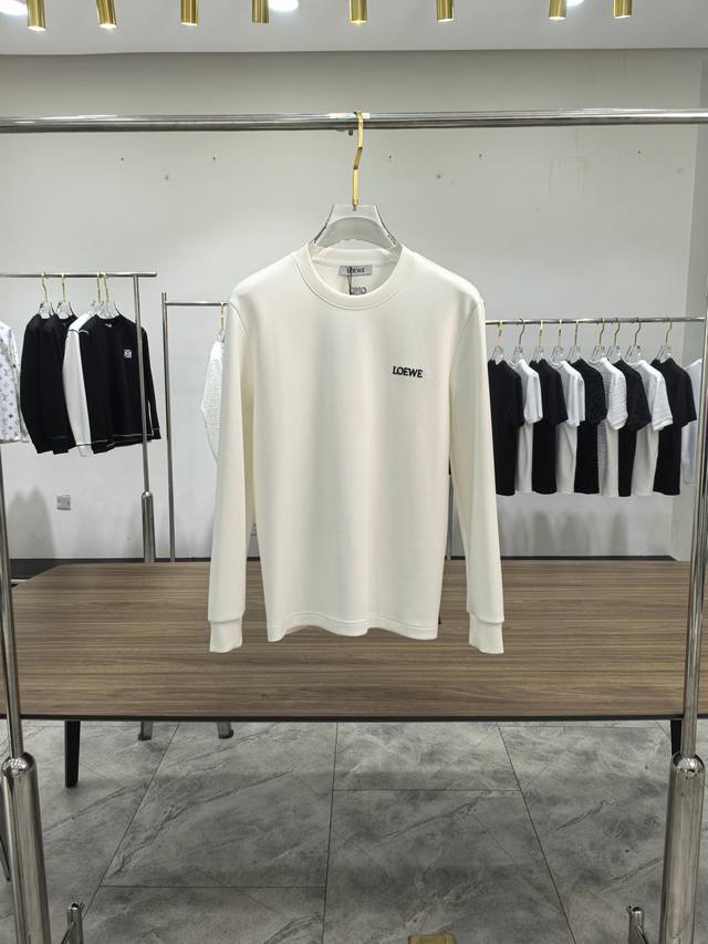 Price adjustment: Loewe's new 2025 Fall/Winter collection features a stylish, c