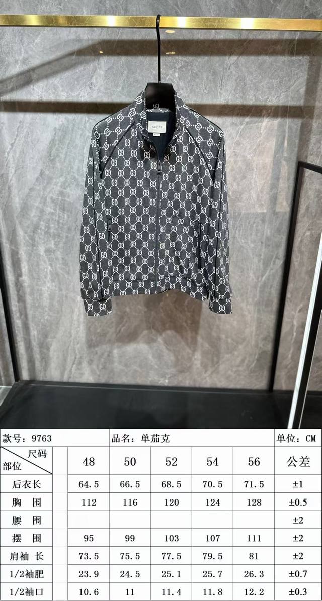 Gucci's 2025 Early Fall new release, this hooded jacket is a hot fall item. The