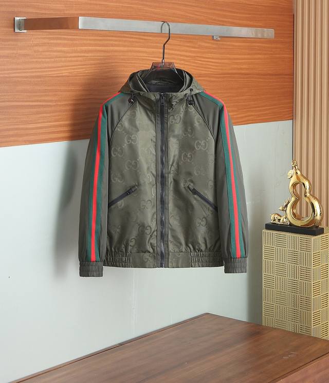 Gucci 2025Ss Early Fall New Release: This Gucci hooded jacket features double GG
