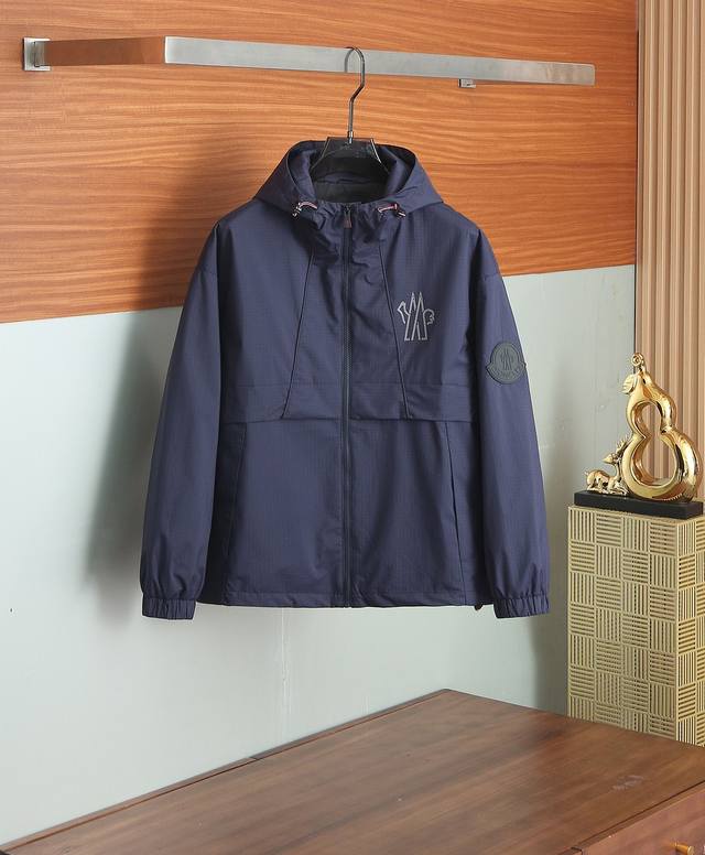 Moncler's 2025 Early Fall new release: a Moncler hooded jacket featuring a sciss